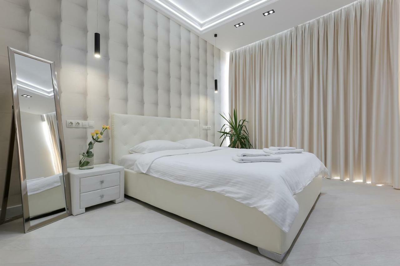 Black&White Apartment In Smart Plaza Kyiv Exterior foto