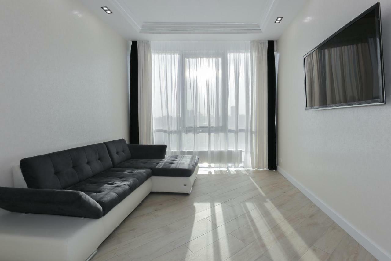 Black&White Apartment In Smart Plaza Kyiv Exterior foto