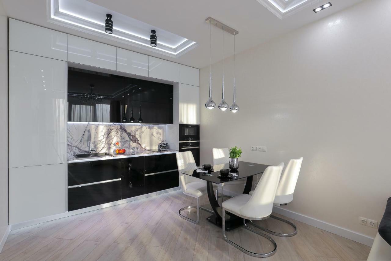Black&White Apartment In Smart Plaza Kyiv Exterior foto