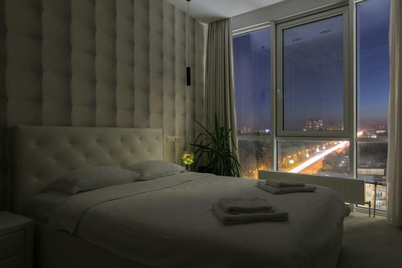 Black&White Apartment In Smart Plaza Kyiv Exterior foto