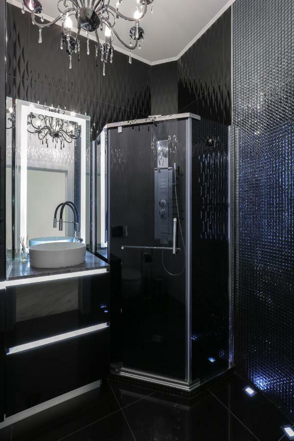 Black&White Apartment In Smart Plaza Kyiv Exterior foto