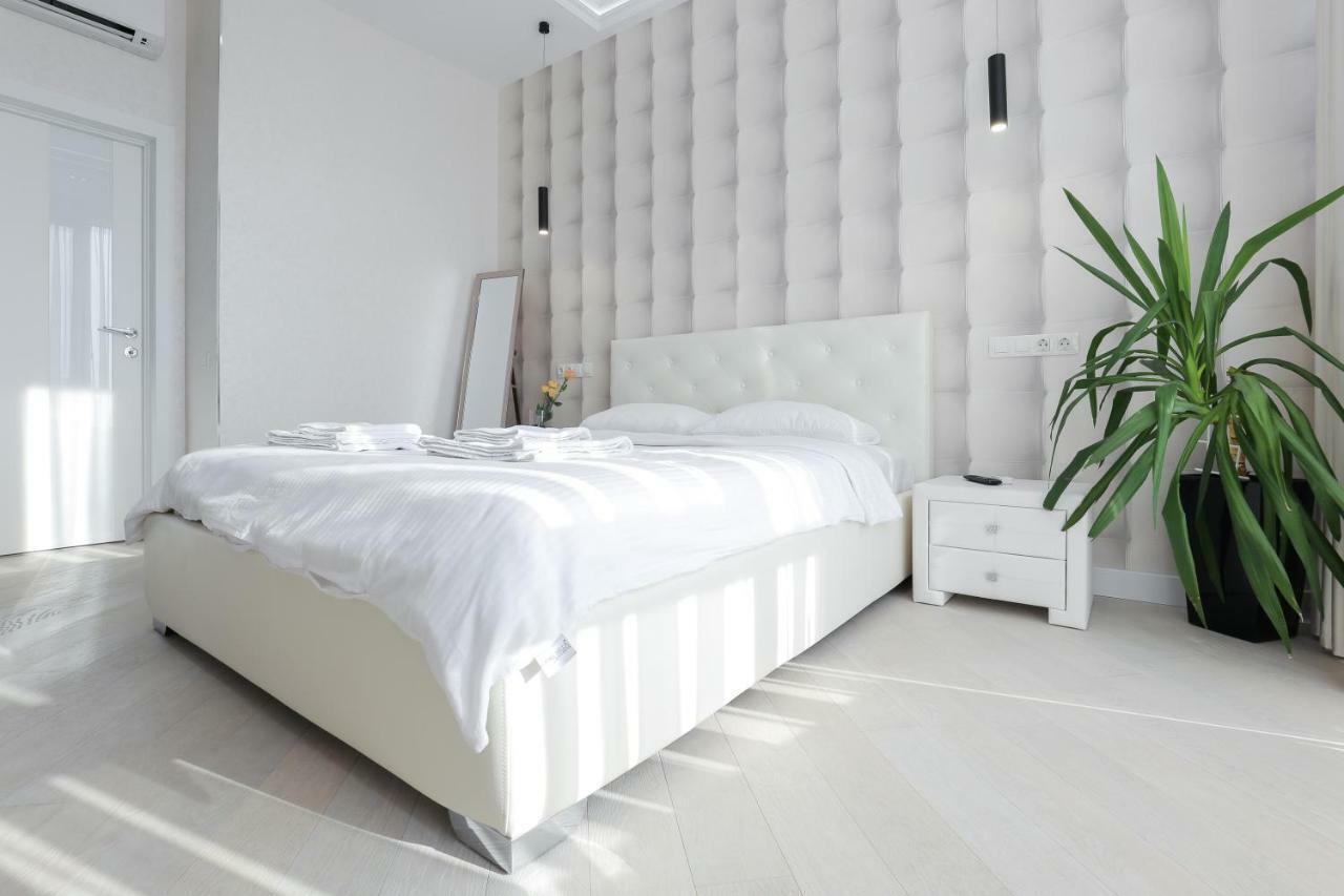 Black&White Apartment In Smart Plaza Kyiv Exterior foto