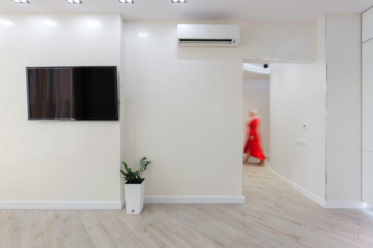 Black&White Apartment In Smart Plaza Kyiv Exterior foto