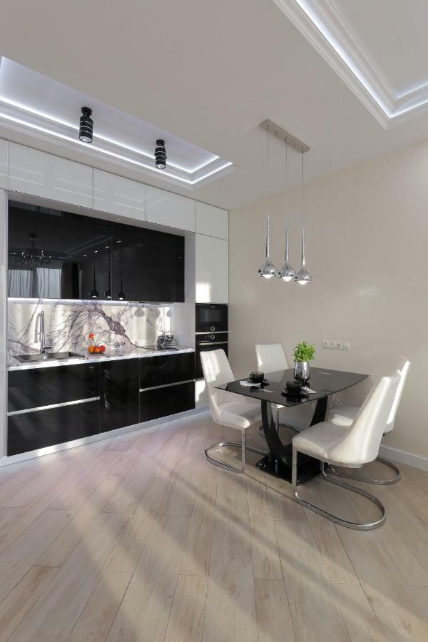 Black&White Apartment In Smart Plaza Kyiv Exterior foto
