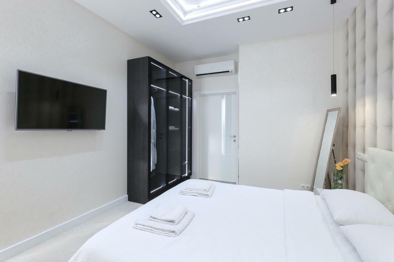 Black&White Apartment In Smart Plaza Kyiv Exterior foto