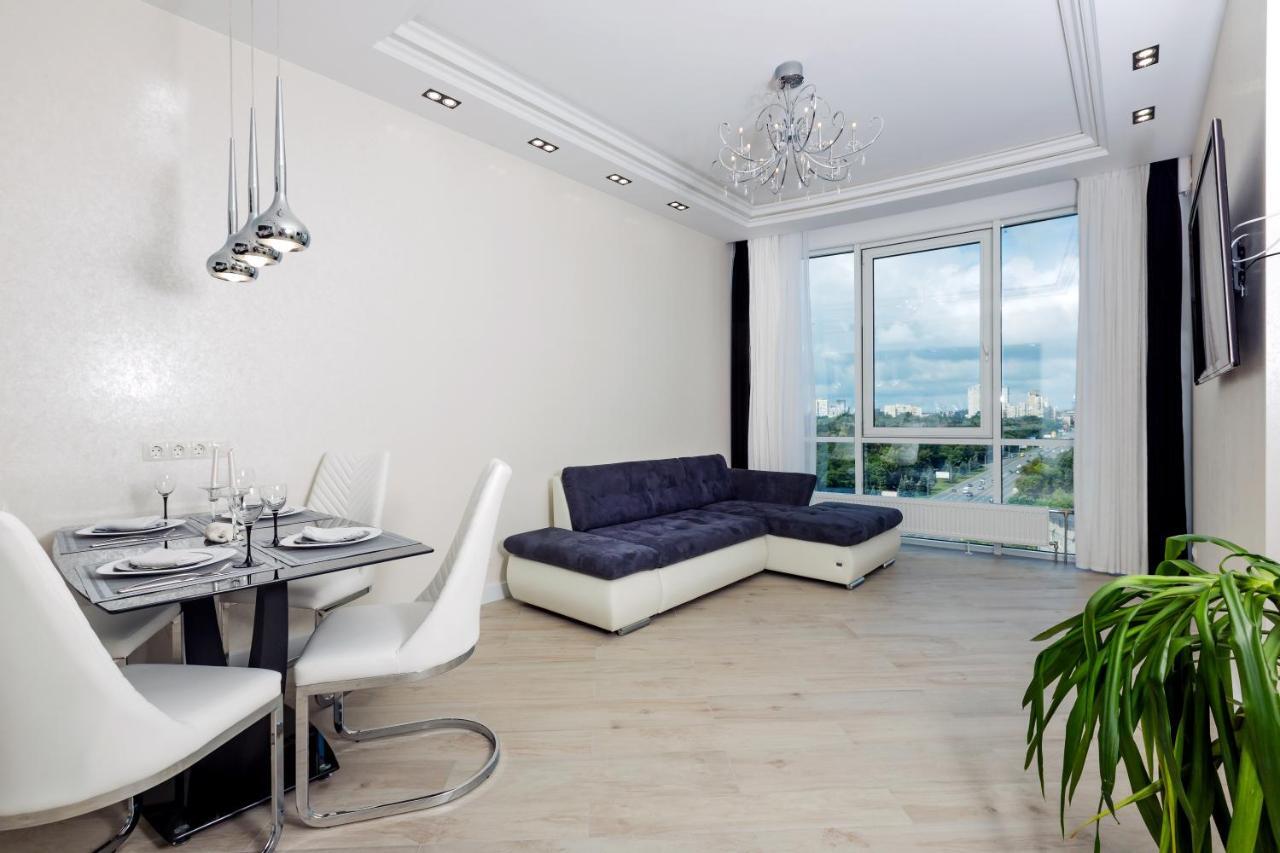 Black&White Apartment In Smart Plaza Kyiv Exterior foto